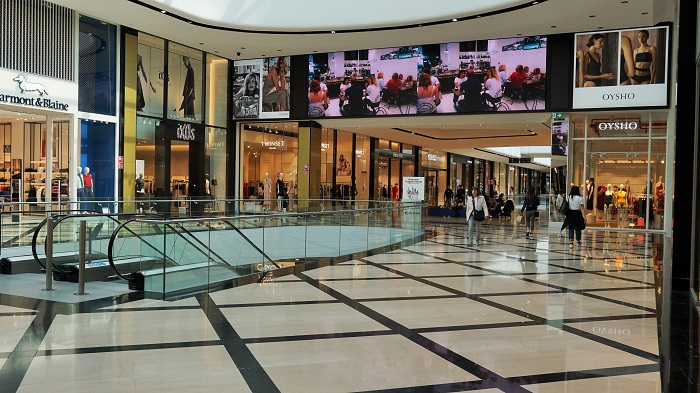 1013 Oriocenter selected stores - La Voce delle Valli