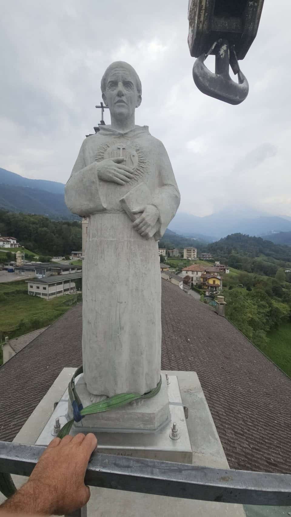 la statua - La Voce delle Valli