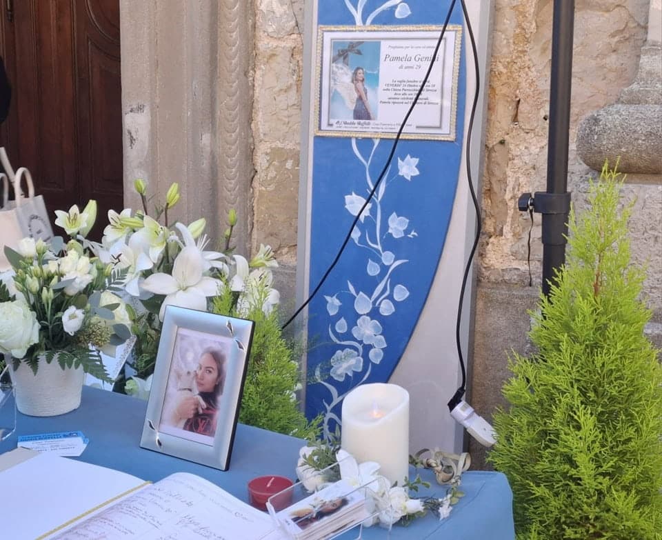 foto funerale pamela - La Voce delle Valli