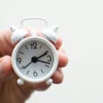 Addio ora legale, nel weekend si torna all'ora solare: lancette indietro di un'ora