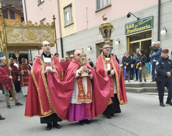 sacra spina processione 2 - La Voce delle Valli