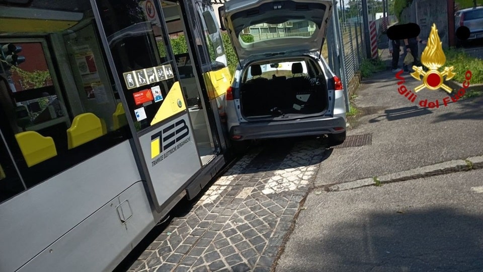 auto tram - La Voce delle Valli