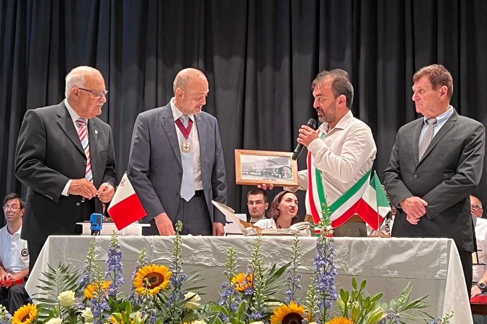 gemellaggio piazza malta 2 - La Voce delle Valli
