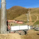 Foppolo, si posa la nuova seggiovia del Montebello: in cima in 4 minuti